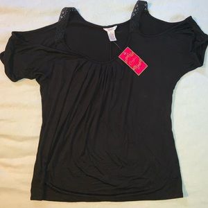 Candies NWT cold shoulder too large